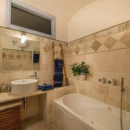 Alloro Holiday home